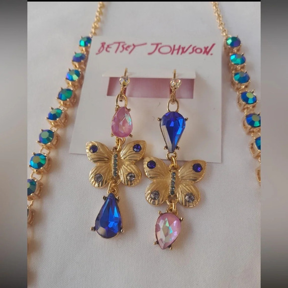 BETSEY JOHNSON ‘Buggin Out’ Butterfly Charm Necklace &. Matching Earrings NWT - Picture 6 of 13